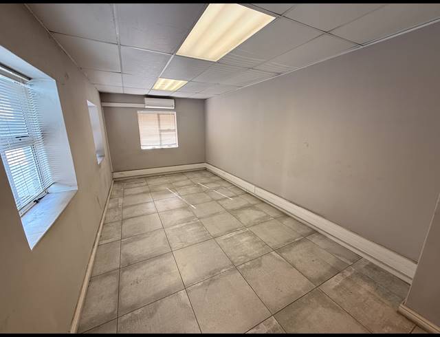 380M² WAREHOUSE TO LET IN PAROW INDUSTRIAL